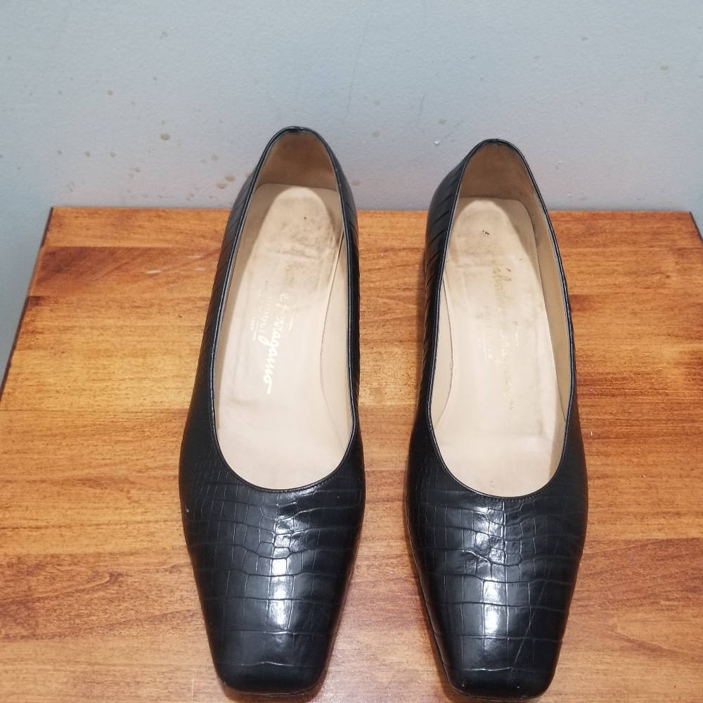 Salvatore Ferragamo Black Alligator print Squared toe. Size 7.5 B